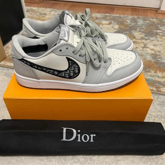 EUC Men’s Size 8 (Euro Sz 41) Dior X Air Jordan 1 Low Sneakers Grey/Black-Sail - Picture 8 of 17